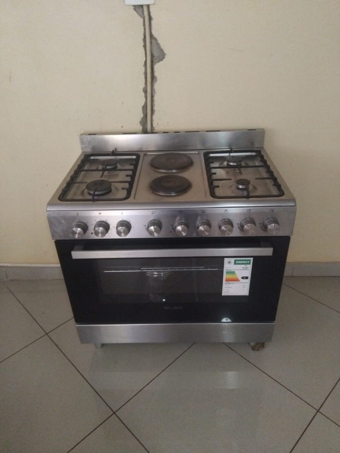 Freestanding gas stove by Smart 1 Gas Connect